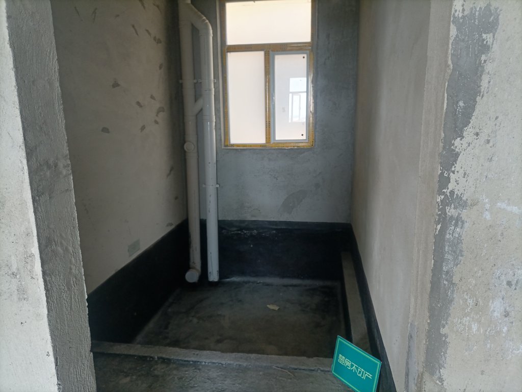 清华园新二中旁毛坯三房赠送面积的房东支持贷款诚意出售