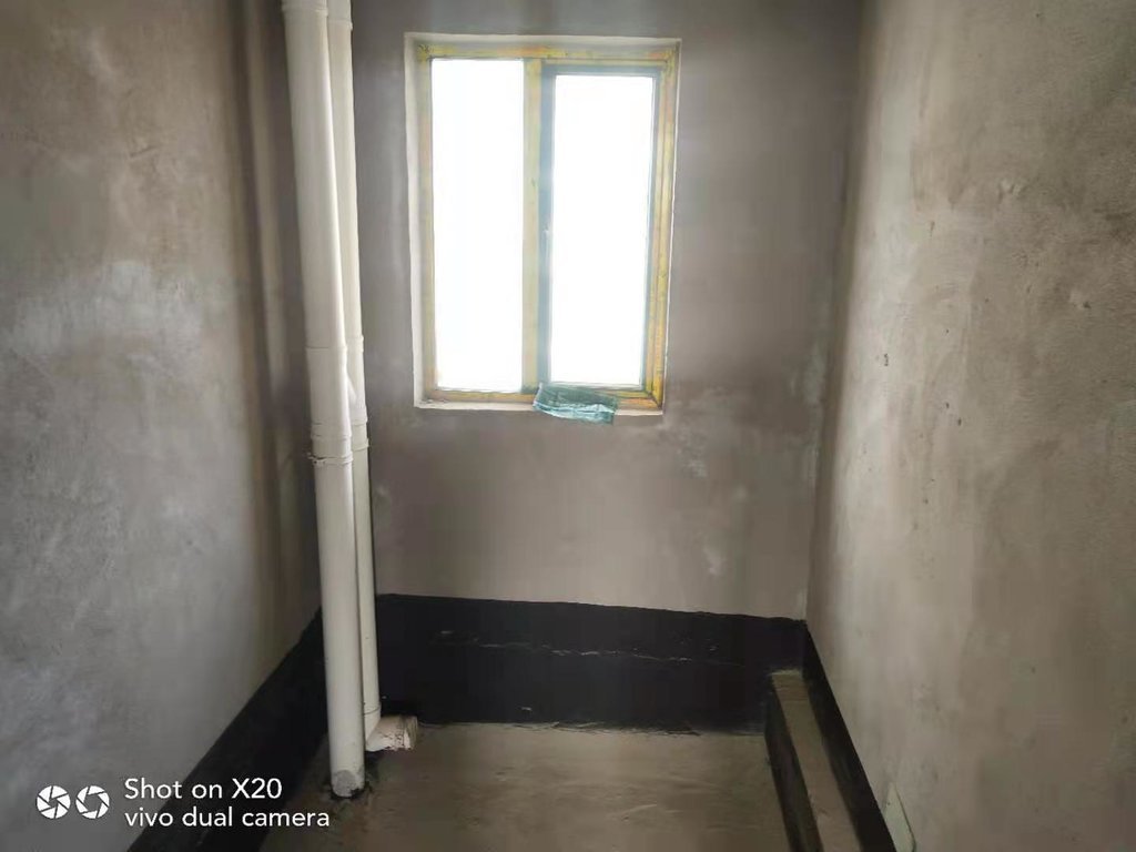 新城一号5期，毛坯大三房.带车位一起卖！