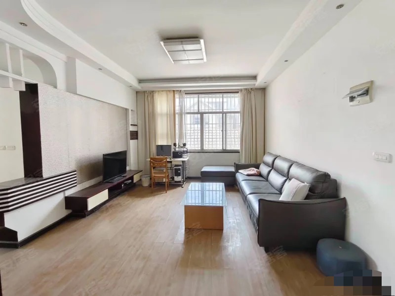 三丰鼎城对面，步梯2楼，大院子好停车，带地下室，楼龄新