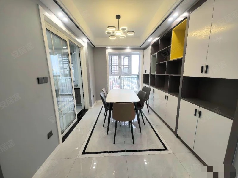 266，亏本急售，城南，森林‮际国‬，大‬平层，精装4房2卫​，单价6000，双阳台，南北通透