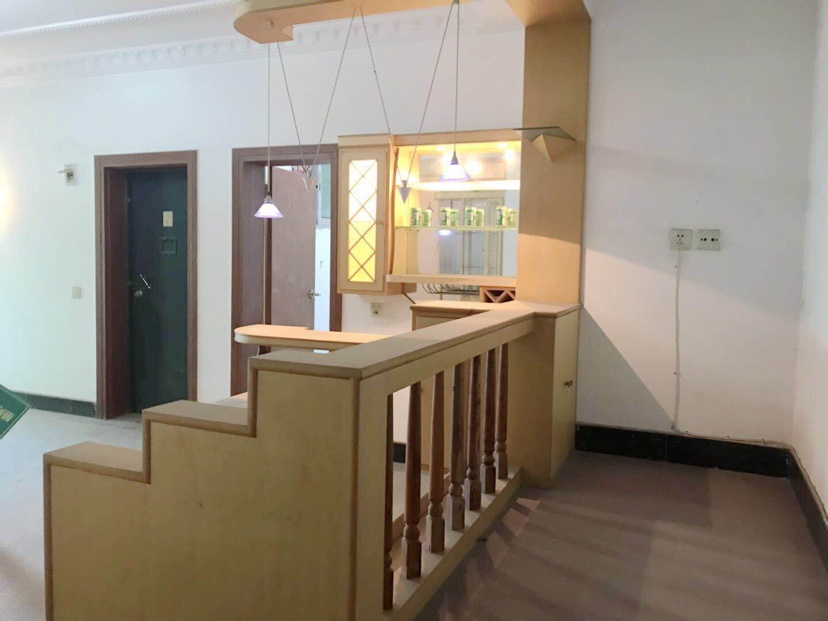 桃园小区三室两厅两位，步梯好楼层，