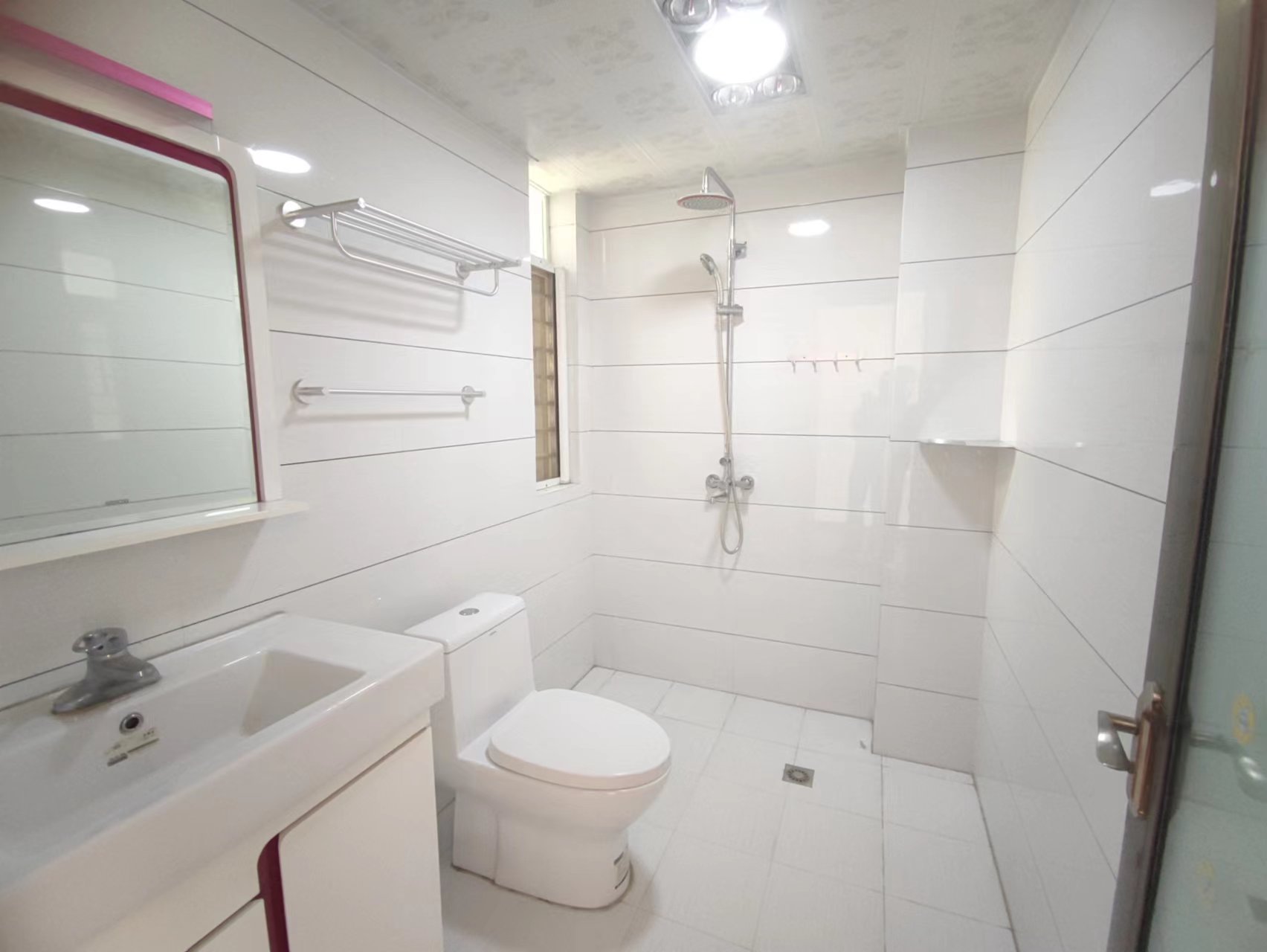 中央华府精装修中间楼层楼下仙桃晓学菜场看房方便价格可谈