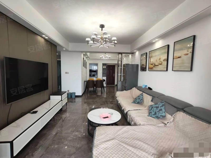 急售，森林国际，湖景房，精装三房两厅，9.9成新，基本未住，证满二，视野好