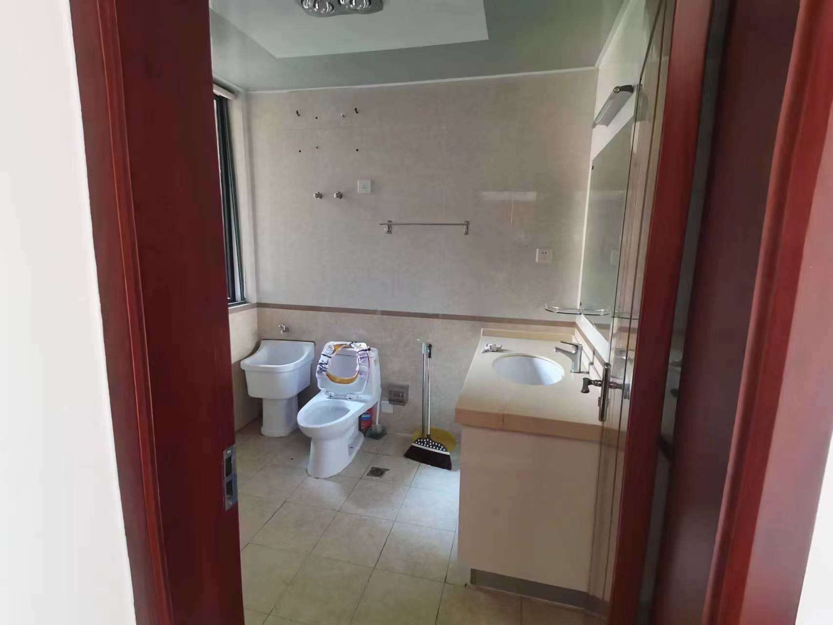 绿地华庭.步梯三房.证件满二.看房方便