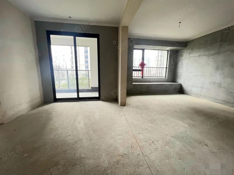 城南，吾悦广场，169平大平层，一梯一户，小高层，单嫁5700，双阳台