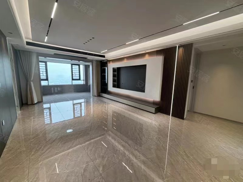 114，城南 御湖世家，湖景房 单价5800 ，全新装修精装三房，边户南北通透，证满二