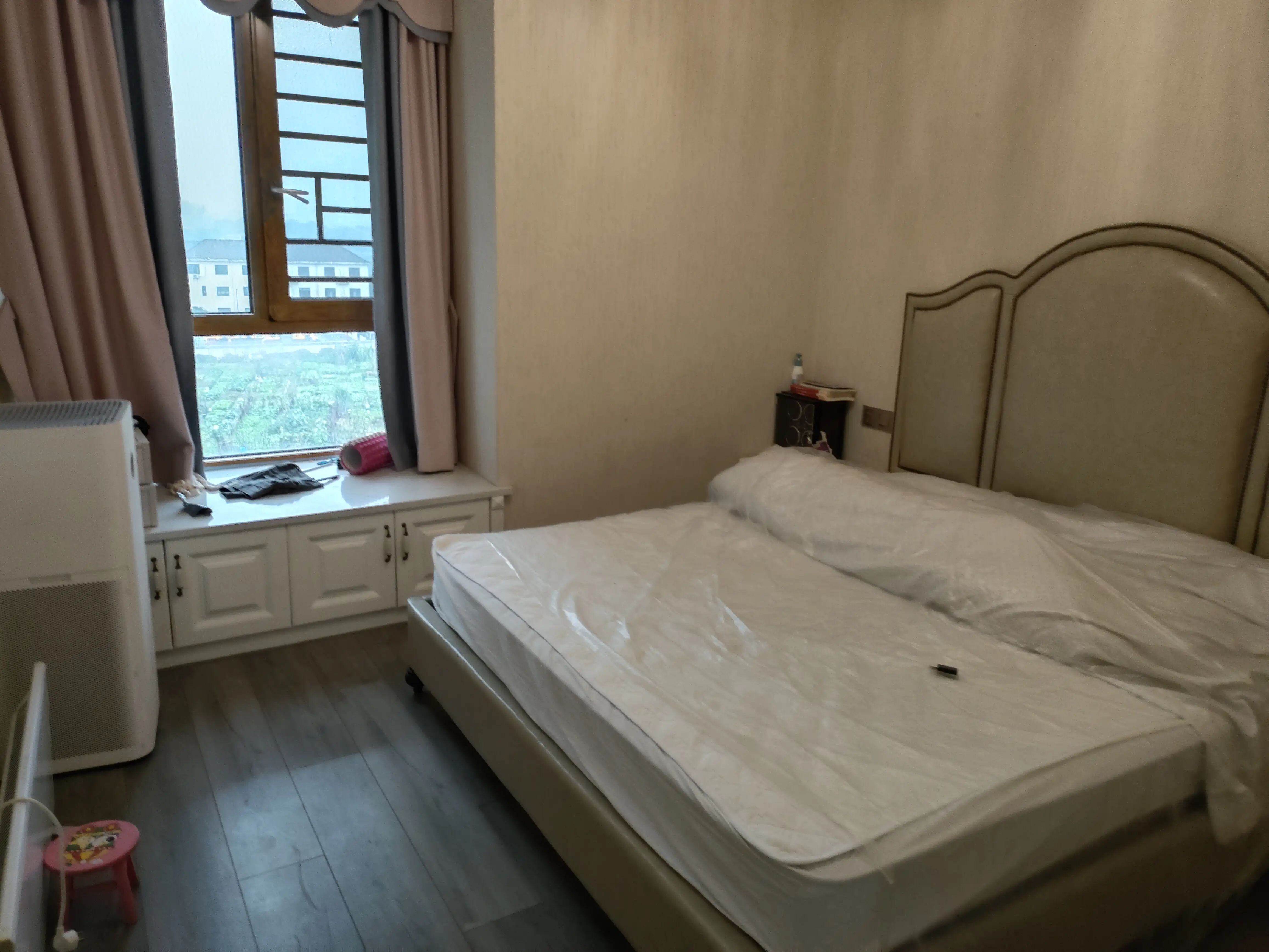 城南，新城五期，电梯洋房，好楼层5楼，精装3房2卫，证满二