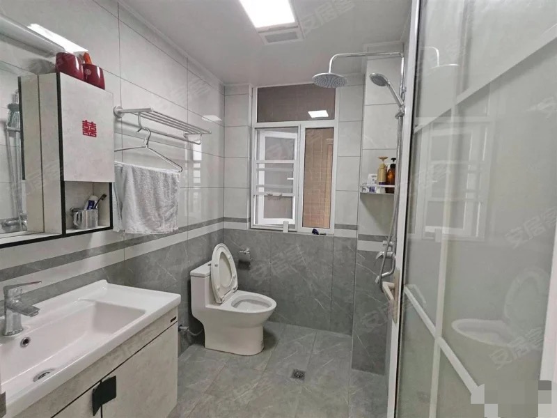 城南，沔阳公馆，精装大三房，电梯好楼层20楼，东边户，装修9.9成新，证满二