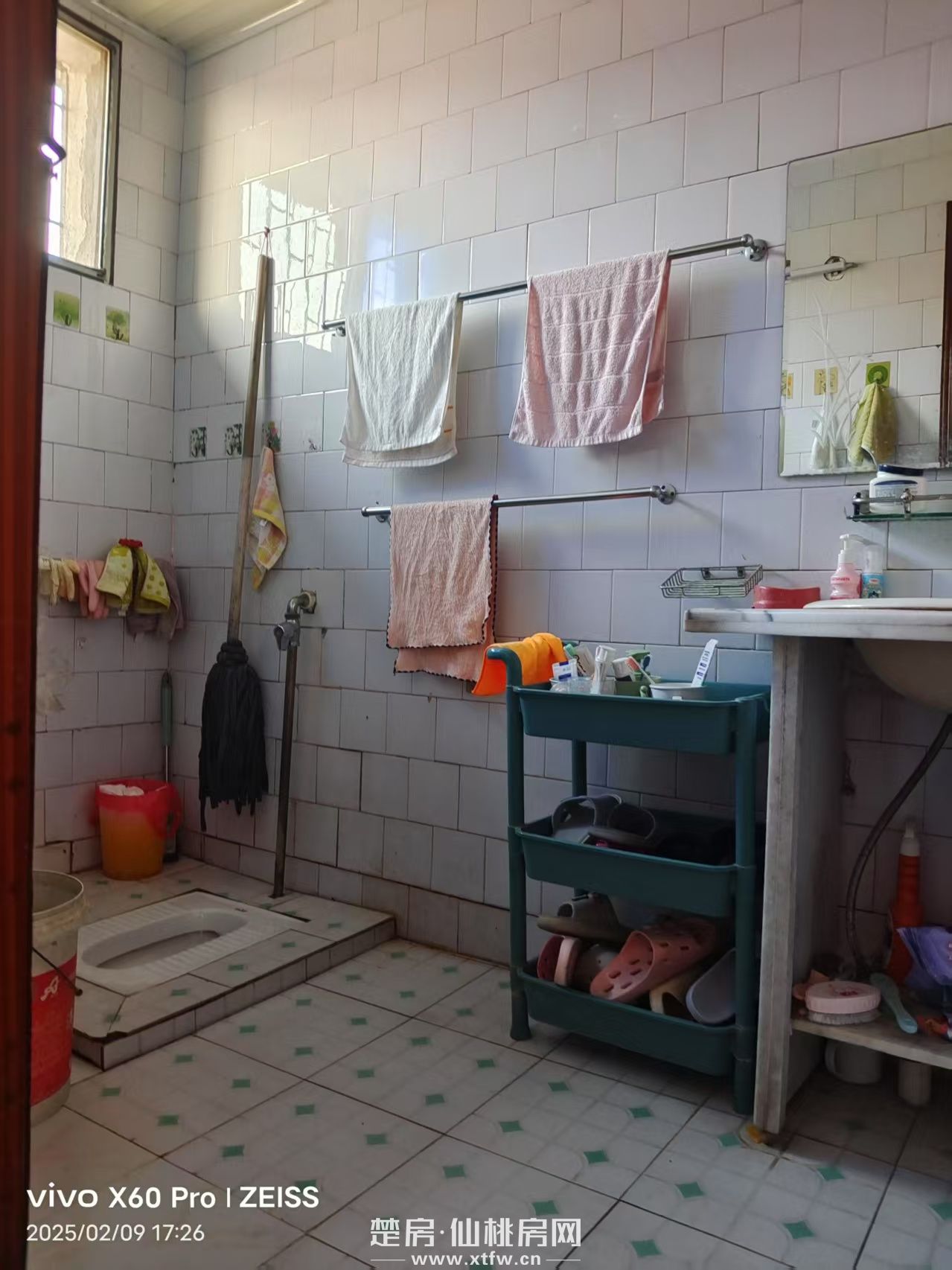 近市政广场，武商，仙下河旁，采光好，小区停车位充足，无物业费，低价诚心出售。