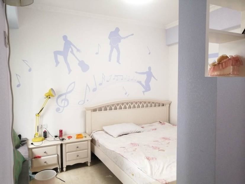 和合国际精装三房，装修的房子只卖毛坯的价钱，电梯中间楼层证满两年看房方便