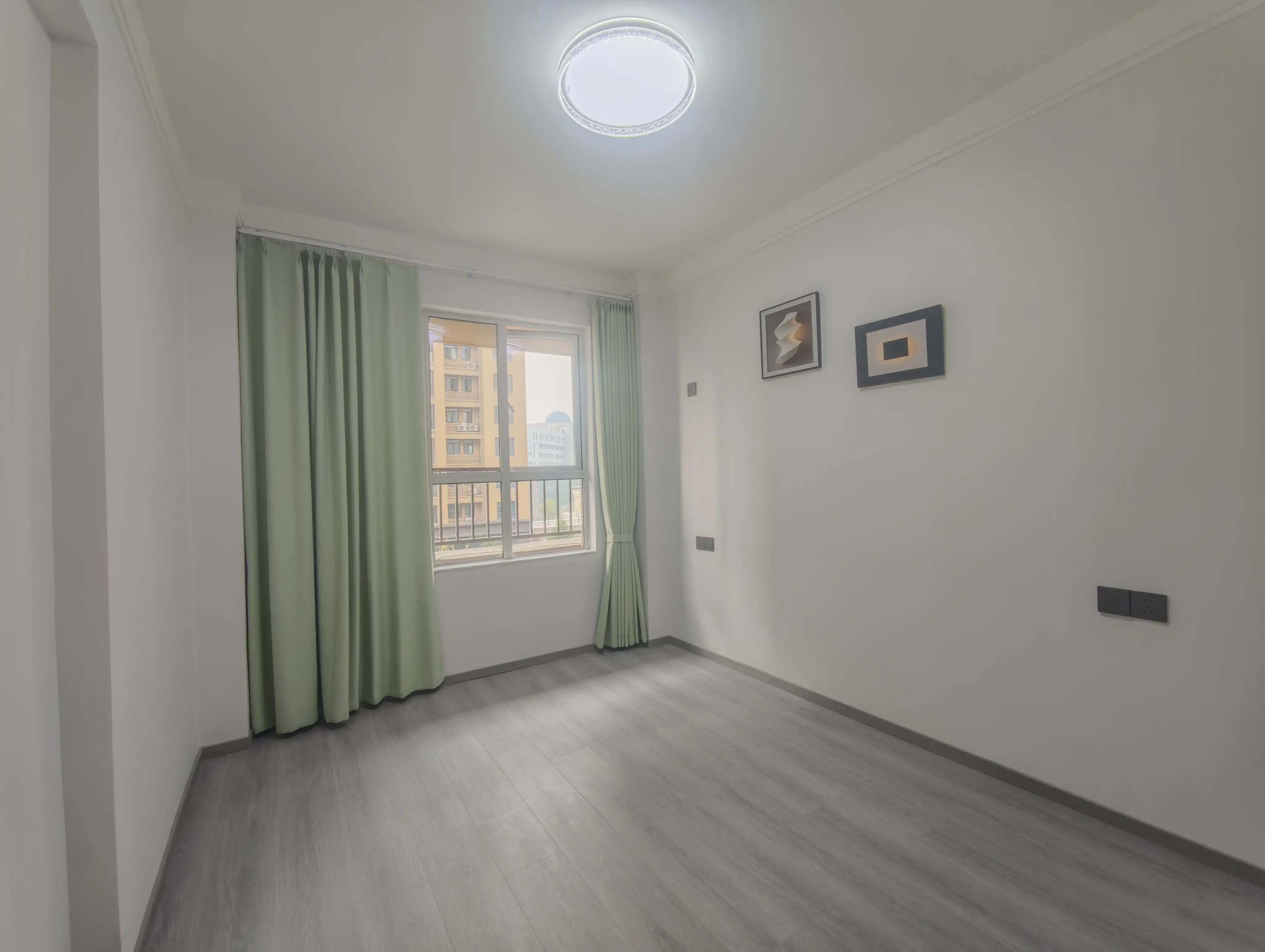 城南，沔阳天泽园，精装三房两卫，全新装修，证满二，诚心出售