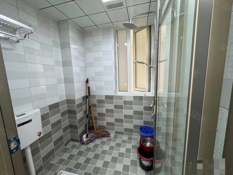 城南，森林国际，精装三房，二小对面，诚心出售