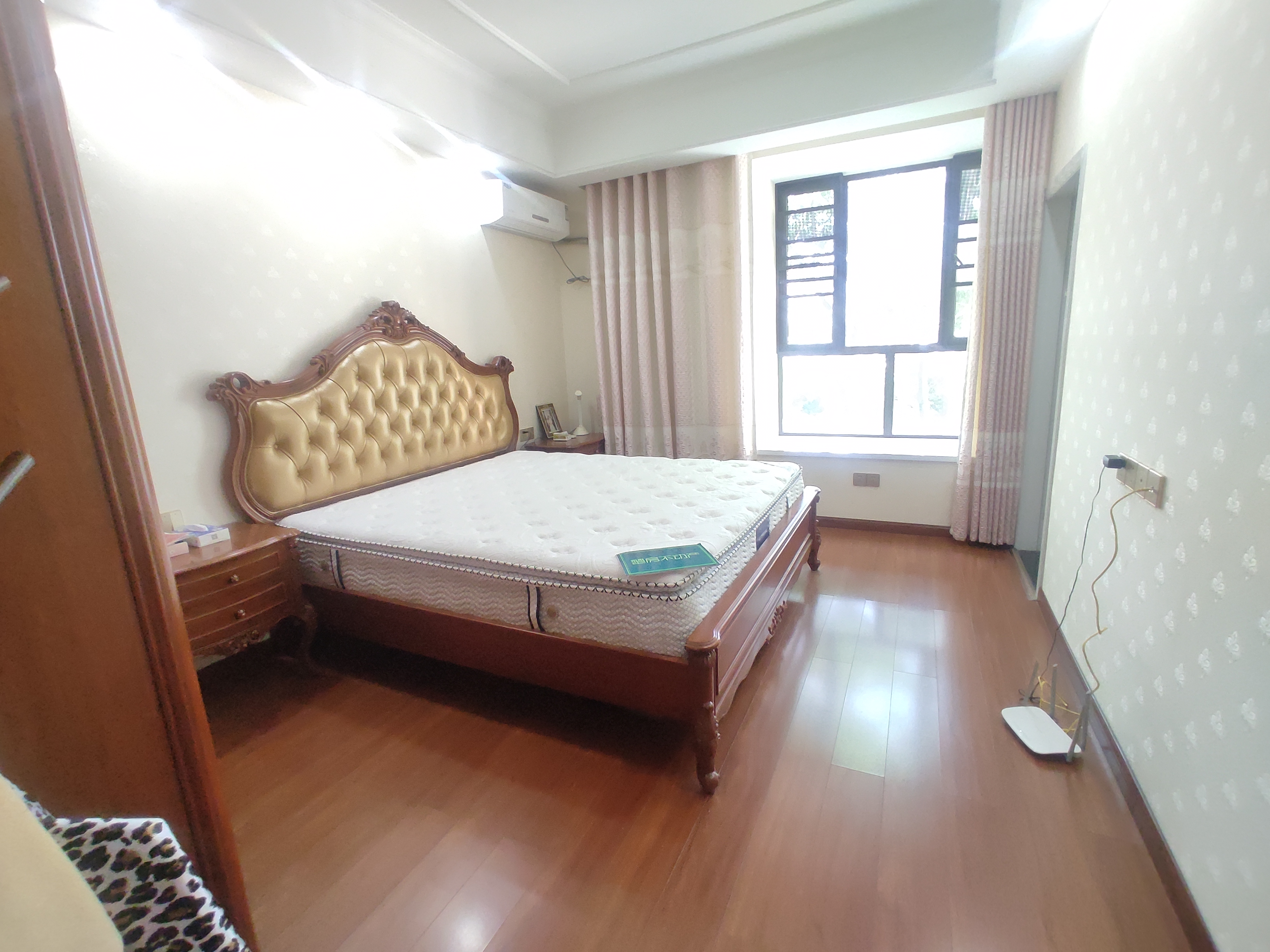 新城一号电梯洋房一梯一户装修好大平层环境优美南北通透证件满二