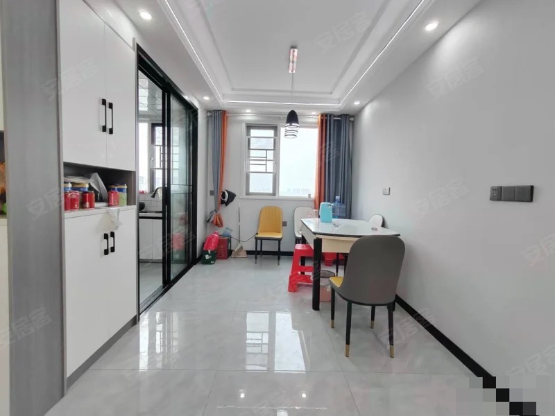 满庭春，精装三房，带入户花园，单价5000，保养成色新，证满二，诚心出售