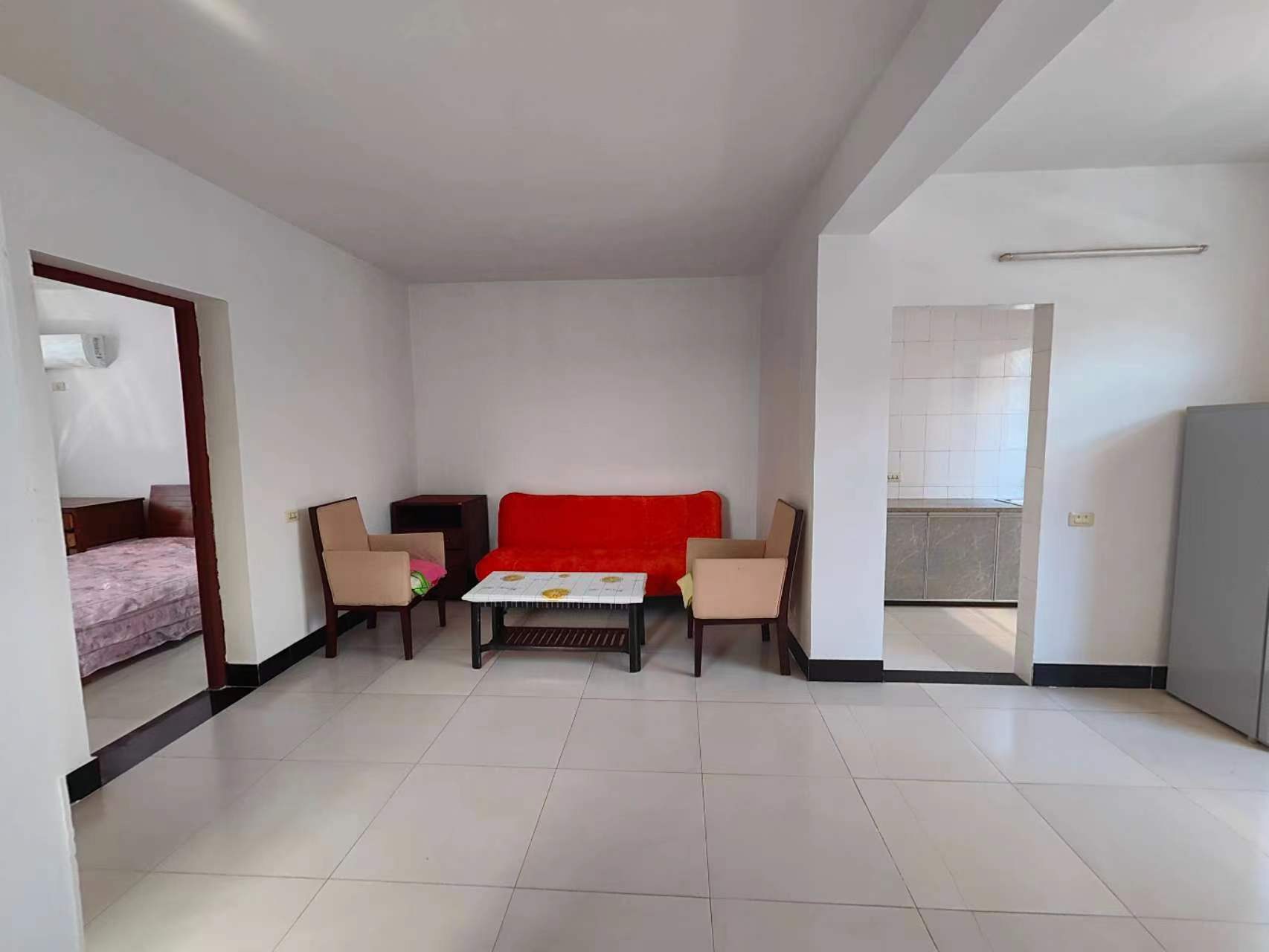 复州花园北门两室一厅一厨一卫，房子新的很，家电齐全可拎包入住