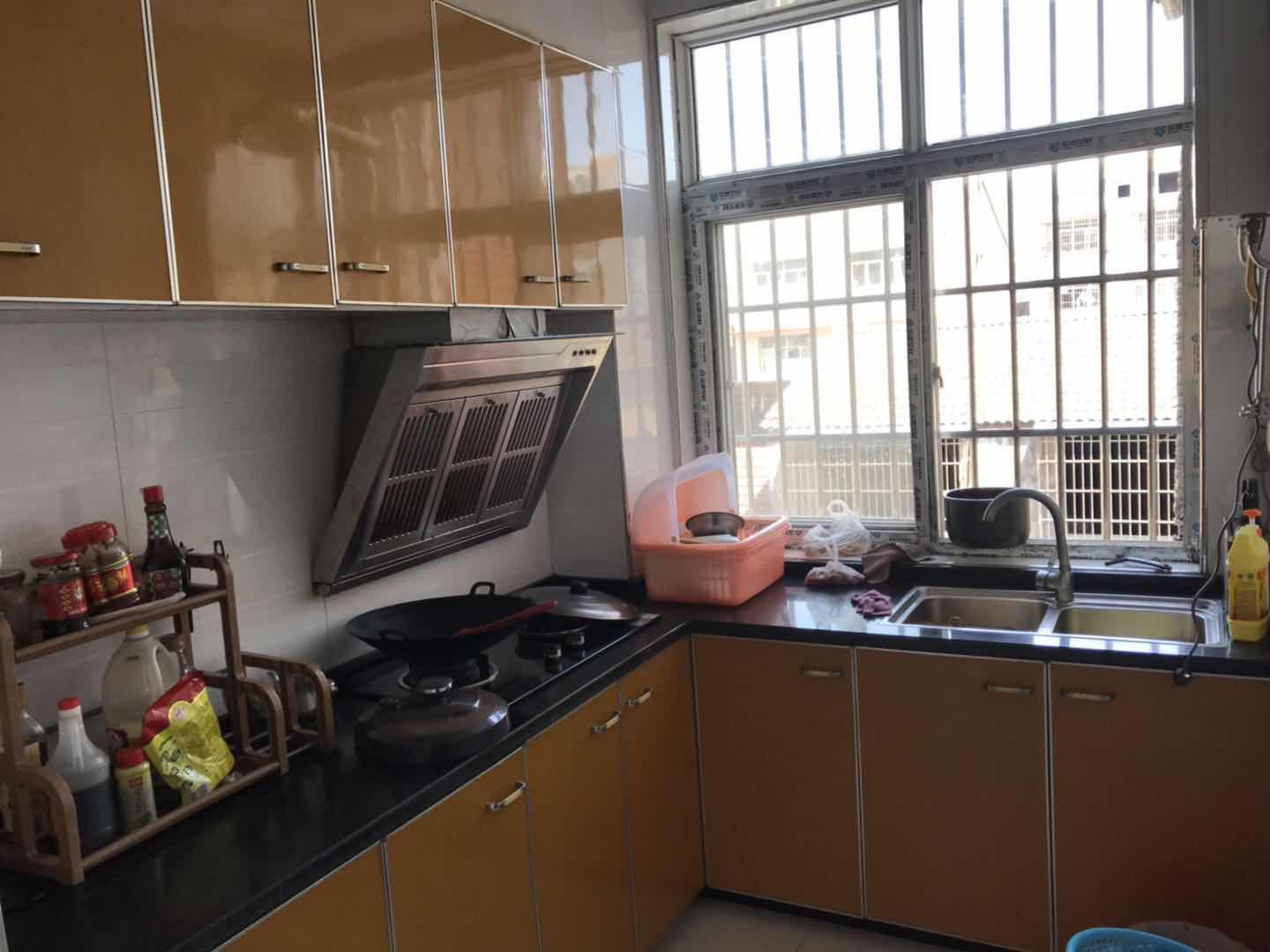 小城花园110平精装修3房2卫业主诚心卖房可压尾款