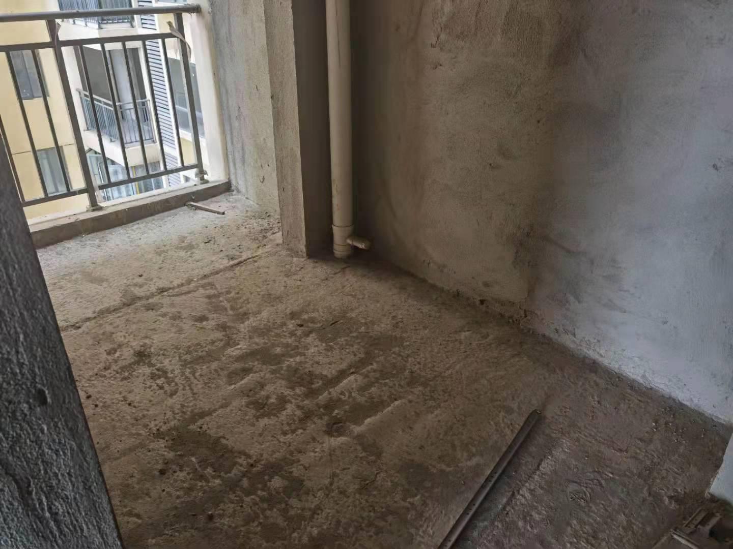 财源盛景毛坯三房中间好楼层，武商旁边