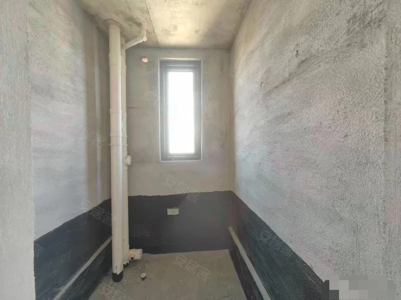 249.，降价了，房东急卖，蓝天花园，电梯28楼，东边户，一梯一户，三房两厅两卫，南北通透