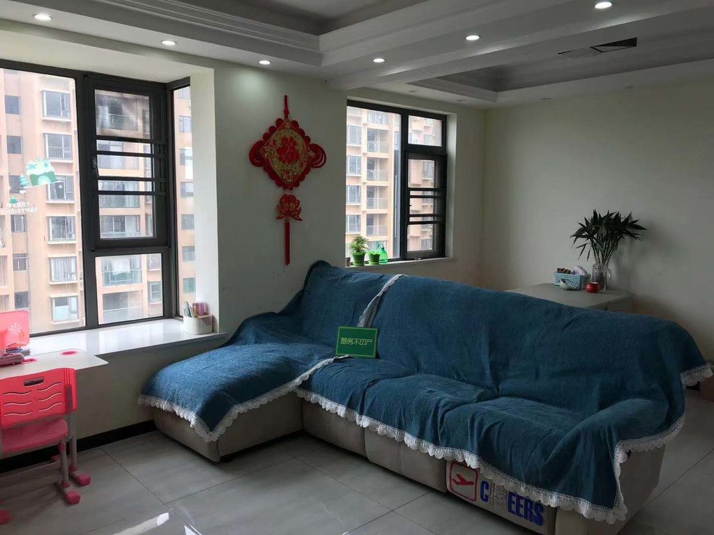 紫润尚城   电梯中高楼层  南北通透  家具家电全送 房东诚意出售 看房方便