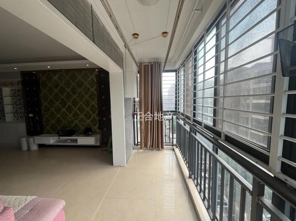 城南，沔阳公园旁，江汉星城，精装卖毛坯价，单价4700，精装三房，小高层，证满二