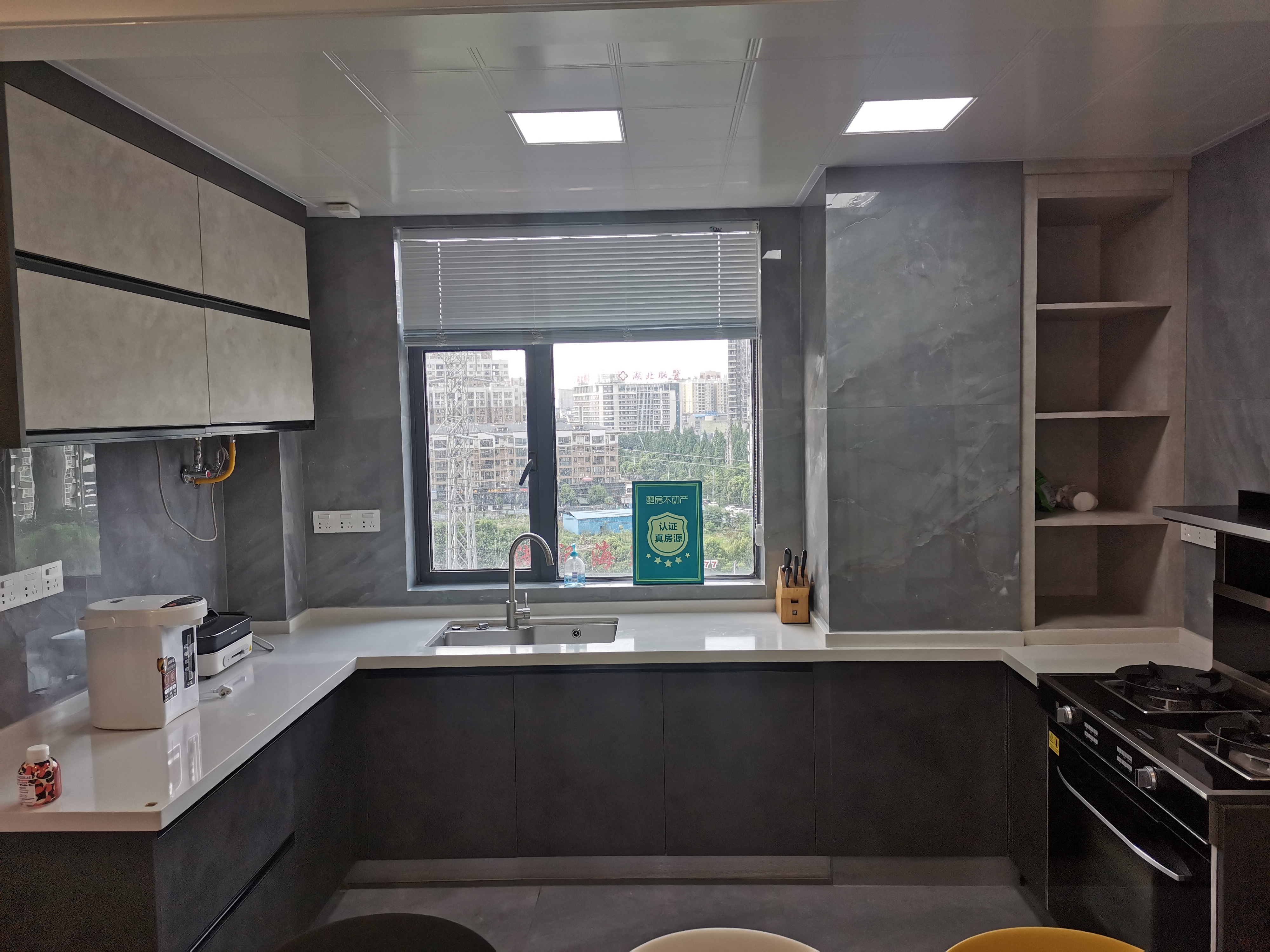 元泰未来城全新装修四房中间楼层看房方便房东诚意出售