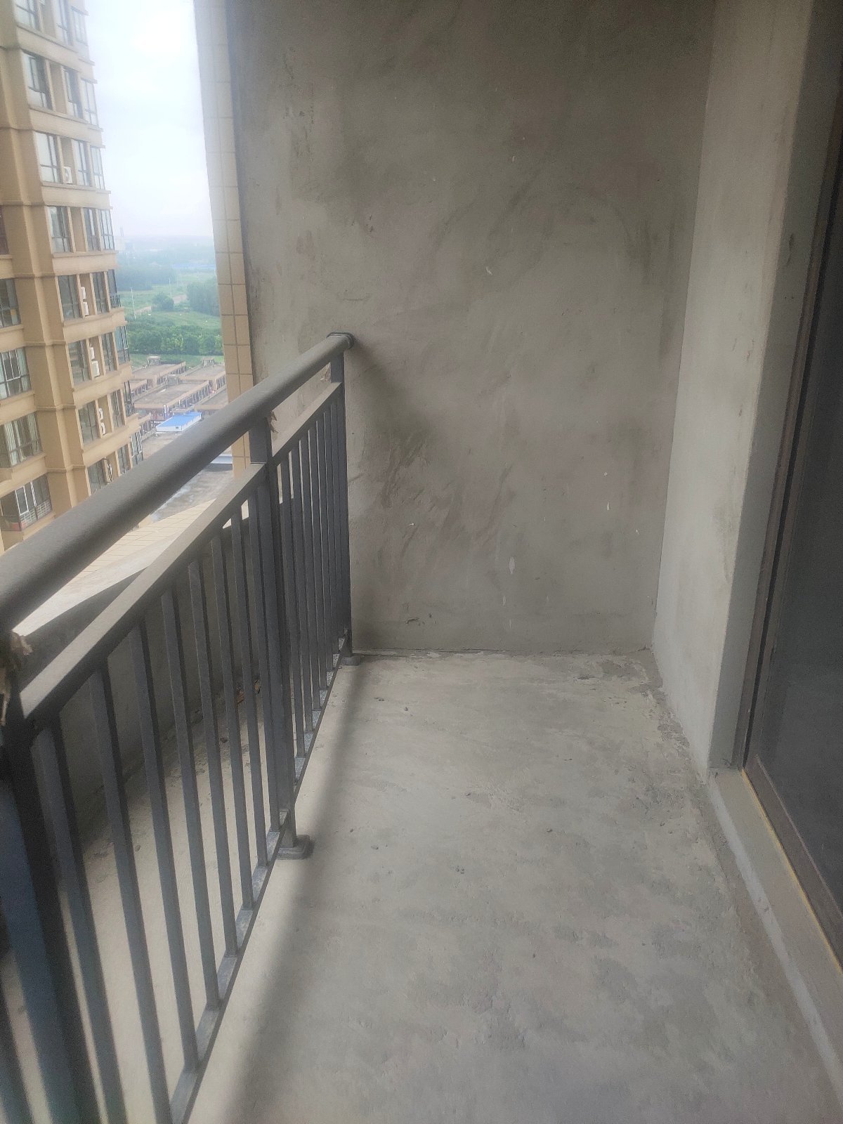 颐和公馆毛坯98平3房2卫好楼层业主武汉买房急售