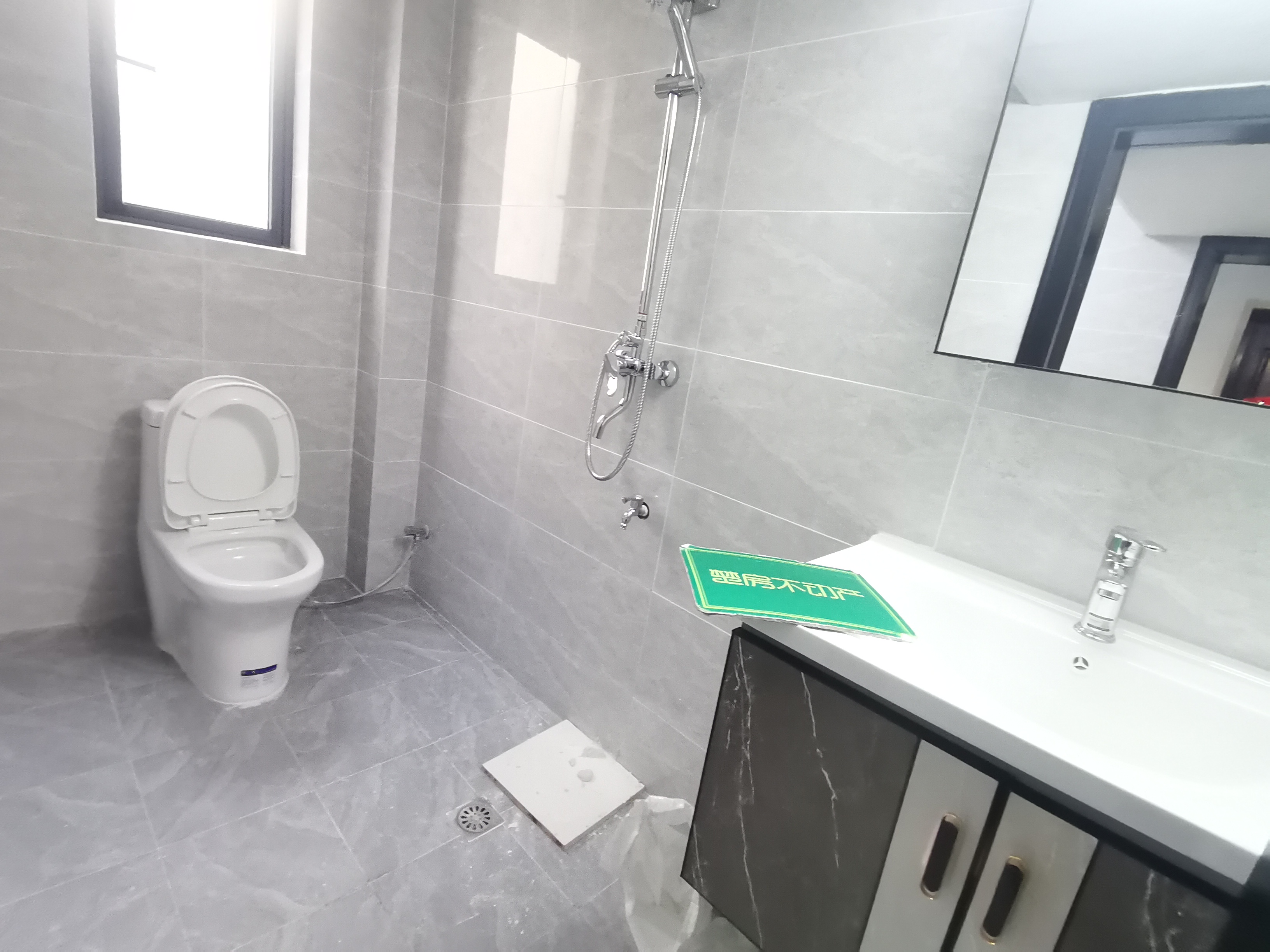 副食品厂宿舍全新装修三房中间楼层看房方便