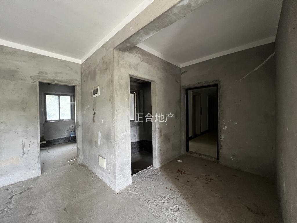 捡漏，城南，御台公馆，毛坯三房两卫，带大露台，满二，单价4660，