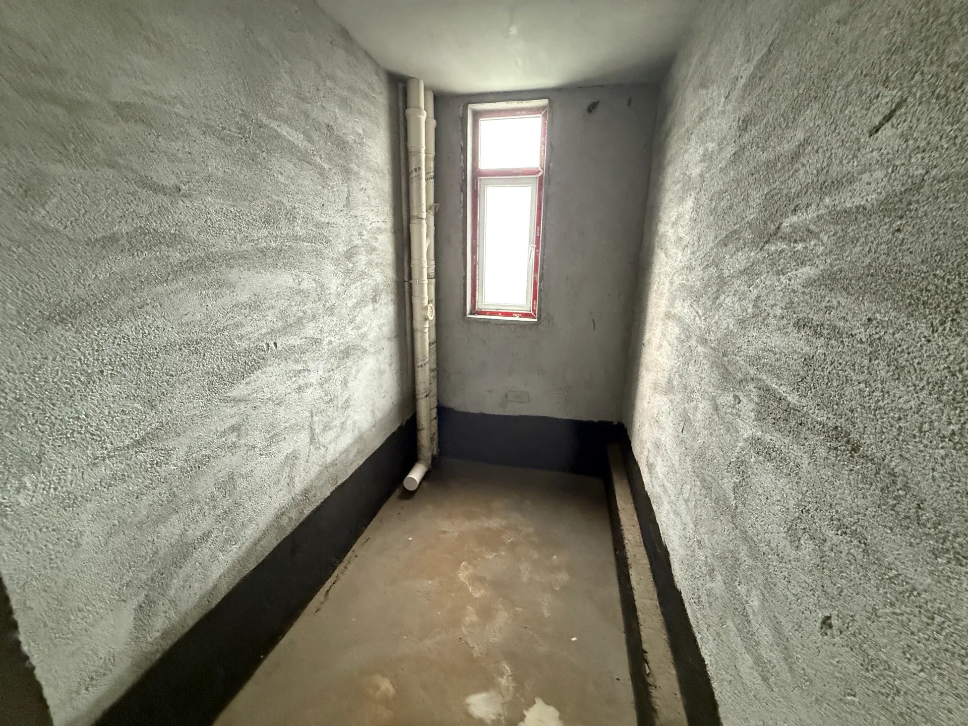 漏房，新妇幼对面，鸿升现代城二期，风和日丽三中，单价3000，证满二