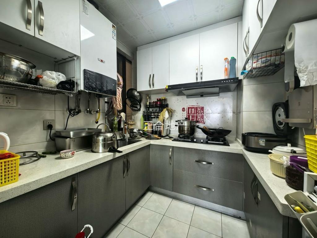 吾悦旁，电梯小高层，荣怀，精装三房二卫，证件满二。采光好，好楼层