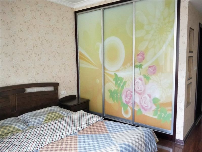 永兴小区，三房两厅两卫，室内装修精美，证满两年，看房方便，周边配套完善