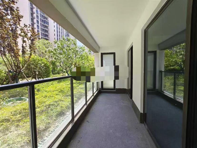 118，房东亏本出，吾悦捡‬漏房，单价4700+，​边户大三房，