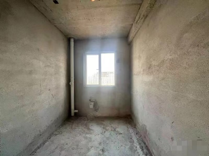 捡漏，亏本出售，蓝天白云，单价5300，南北通透，中间好楼层，视野好