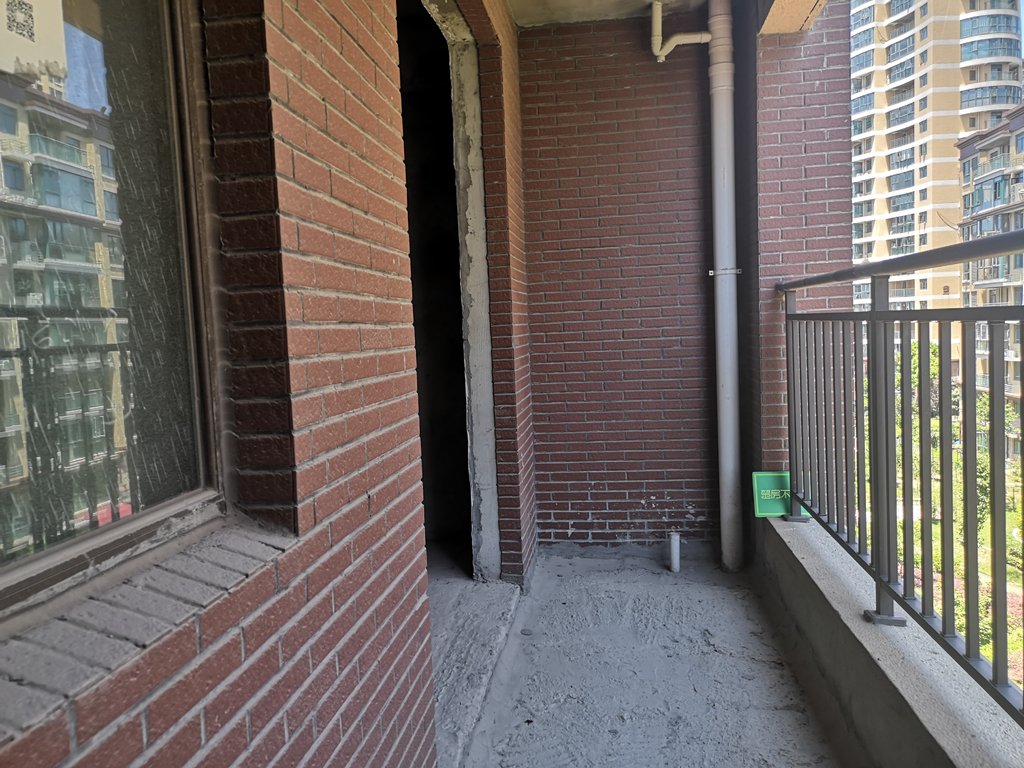 新城一号五期161平洋房中间楼层证满二看房方便