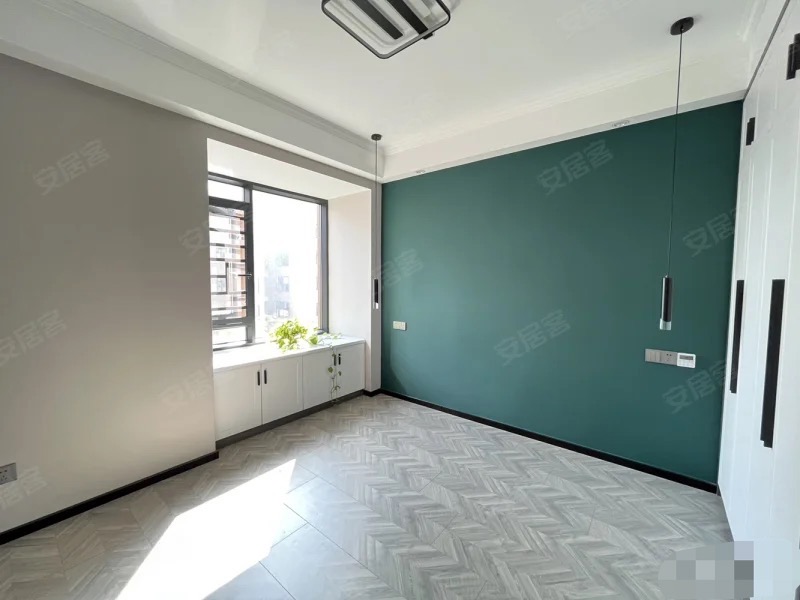 181，​沔阳‬公馆。‮新全‬装修‬，精装三房，拎‮入包‬住，​队口‮阳沔‬xiao学元‮三泰‬中，‮楼好‬层