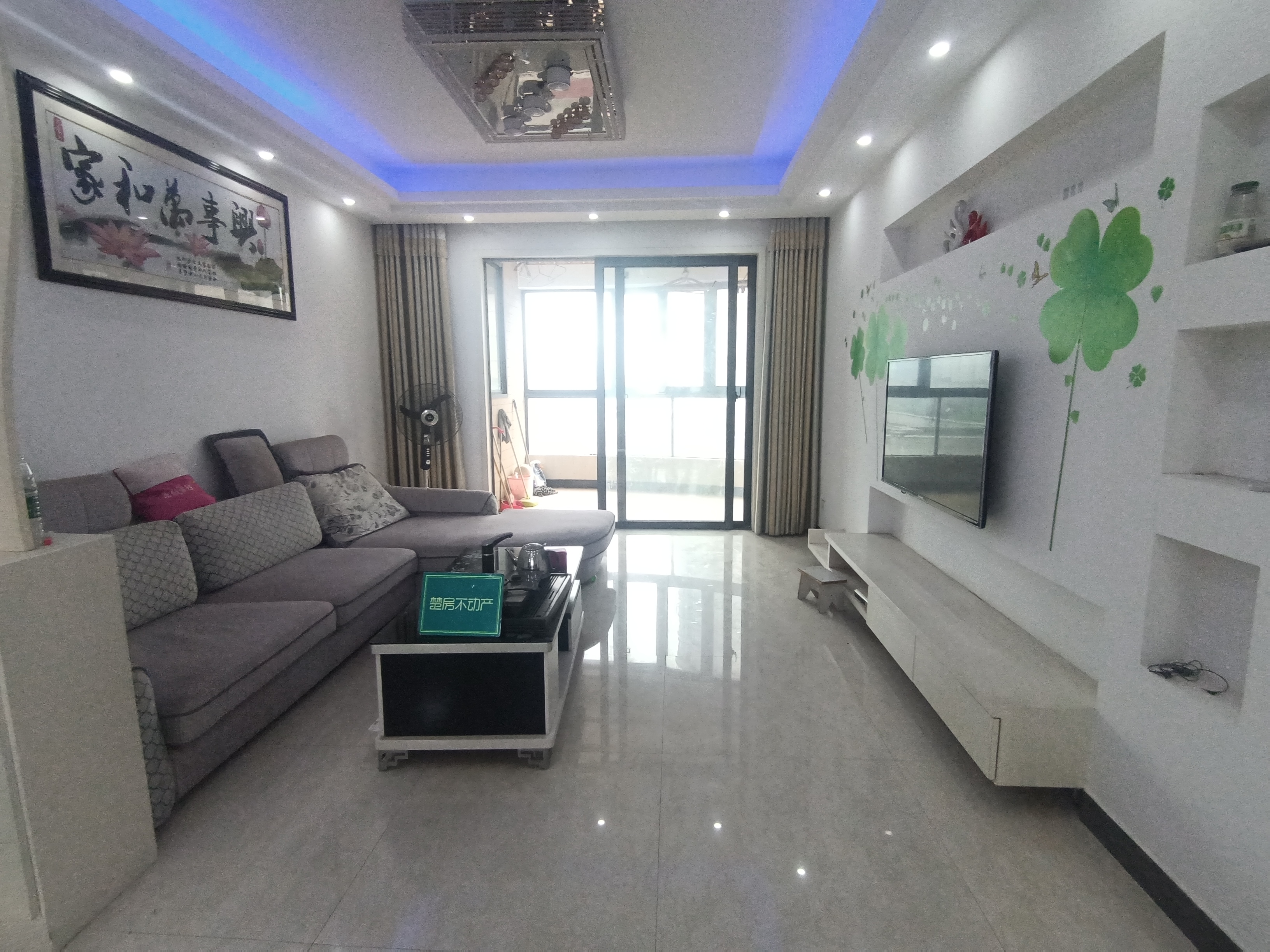 御台公馆  精装婚房 基本上没住过 老证 过户费低 房东诚意出售