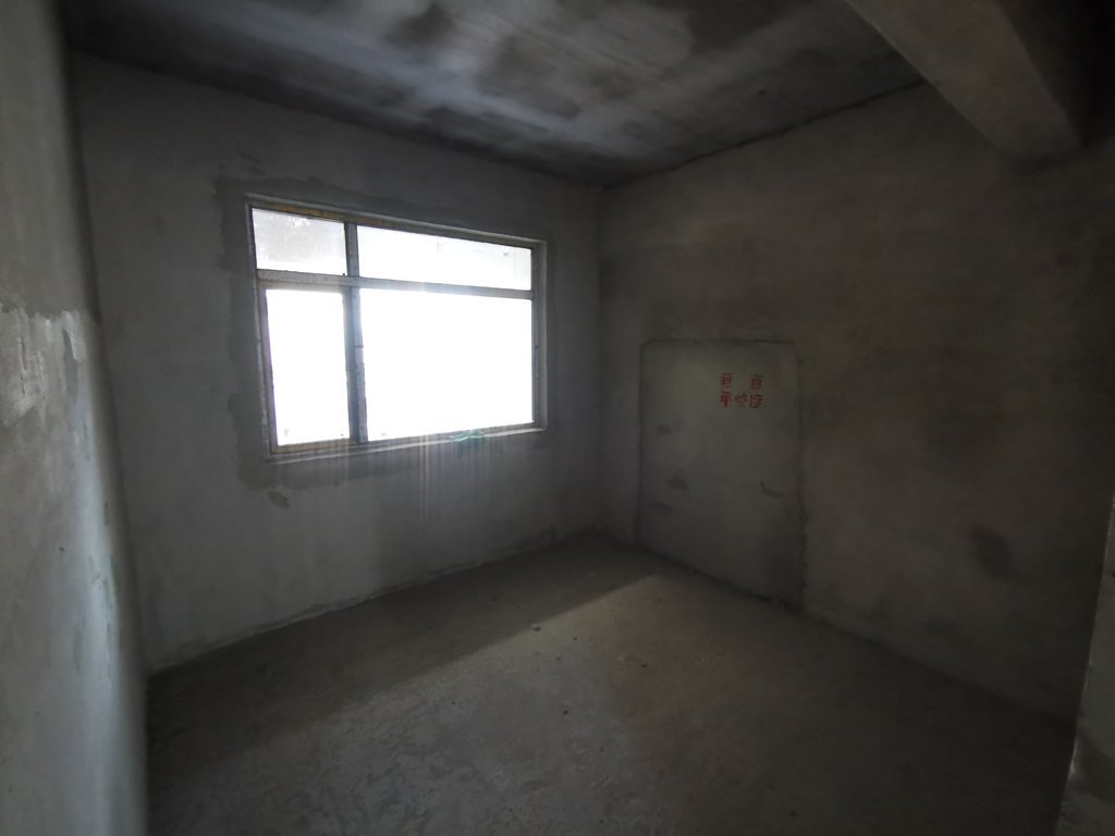元泰C区毛坯房房东亏本卖
