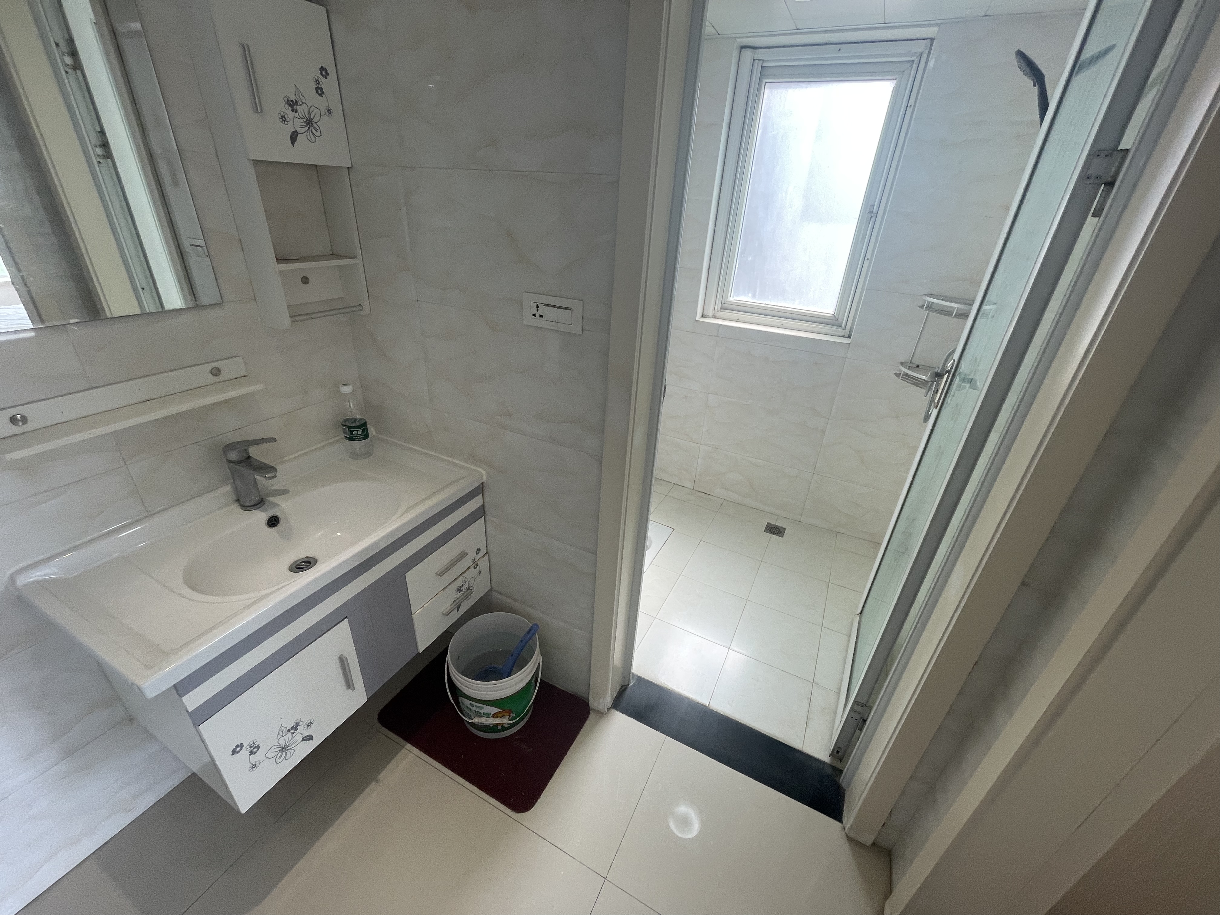 漫城林语带装修两房过马路就是读书的地方前面排阳光好