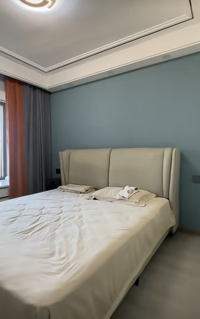 蓝天新城，人车分流，9.5成新，精装三房两卫，诚心出售