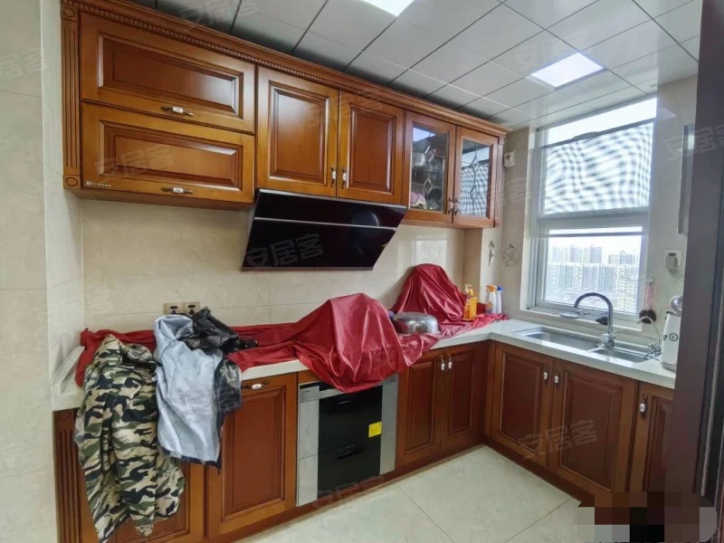 ？城南，元泰未来城A区，豪装三房，单嫁5子头，电梯好楼层，9成新，南北通透，证满二