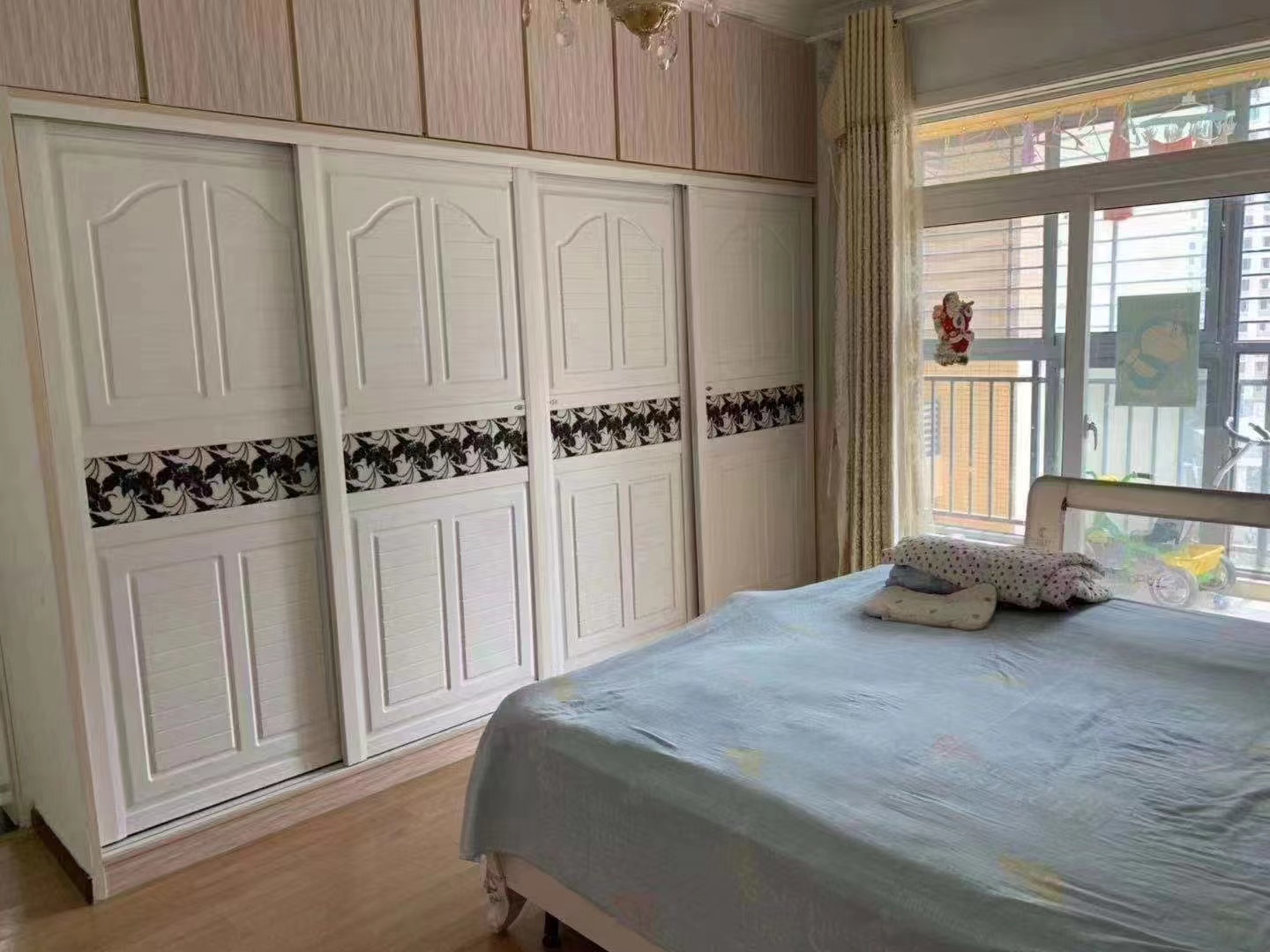 森林国际城精装大三房出租，家里成色非常新，拎包入住