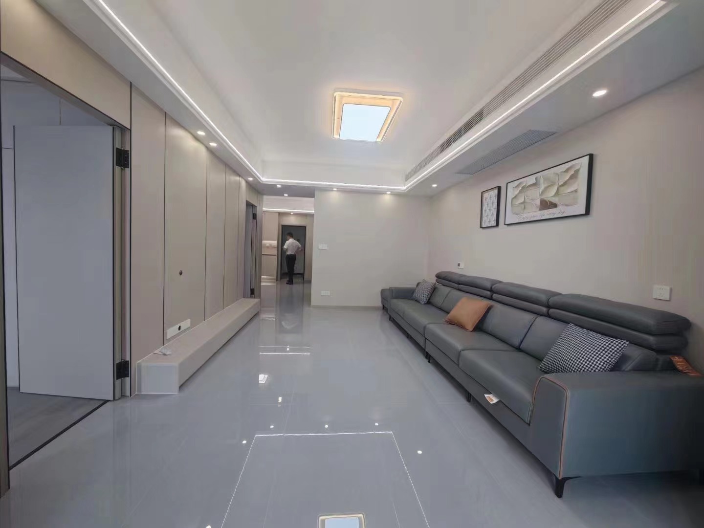 房东诚心出售，元‮未泰‬来城，17楼，​全‮装新‬修，单价6字开头，中间‬楼层 ，​满二 ，