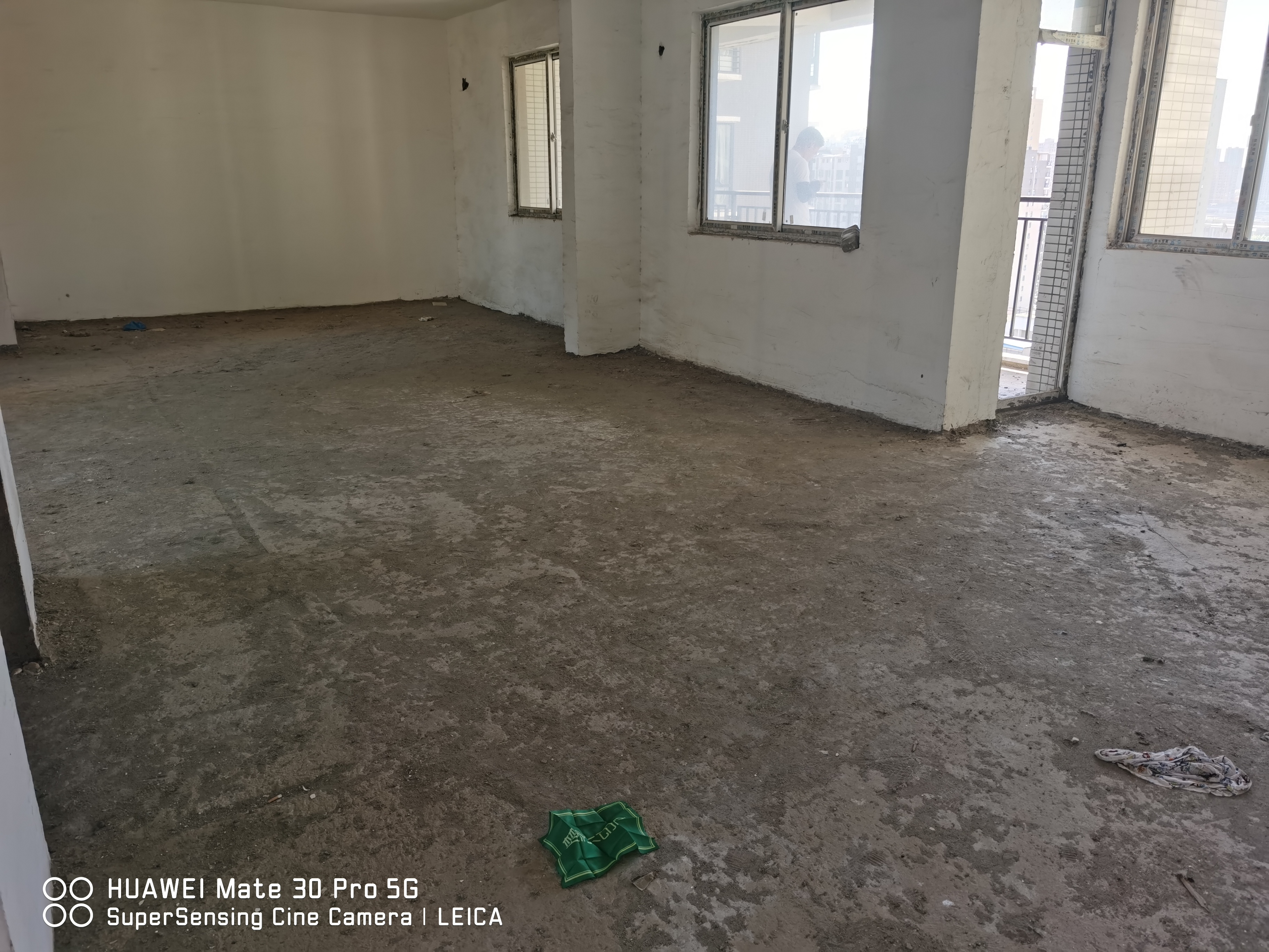 世纪雅园毛坯四房南北通透看房方便三开间朝南出行方便