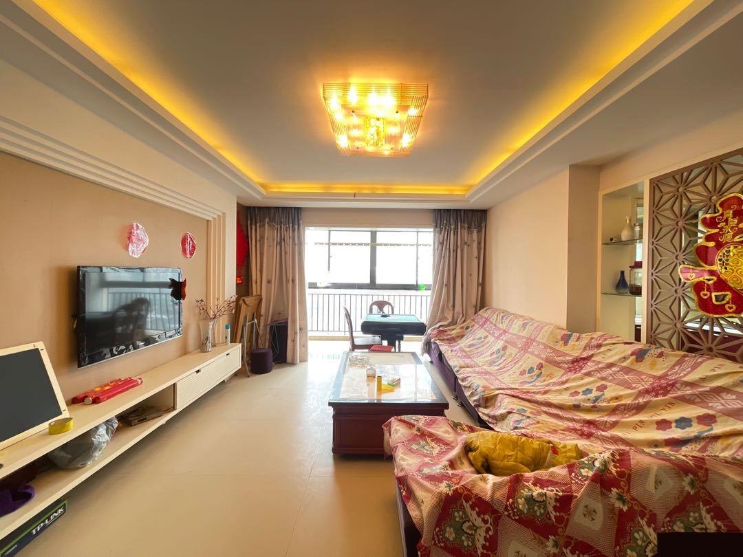 城南钟心，捡漏价格，宽敞大三房，单价4600，电梯小高层