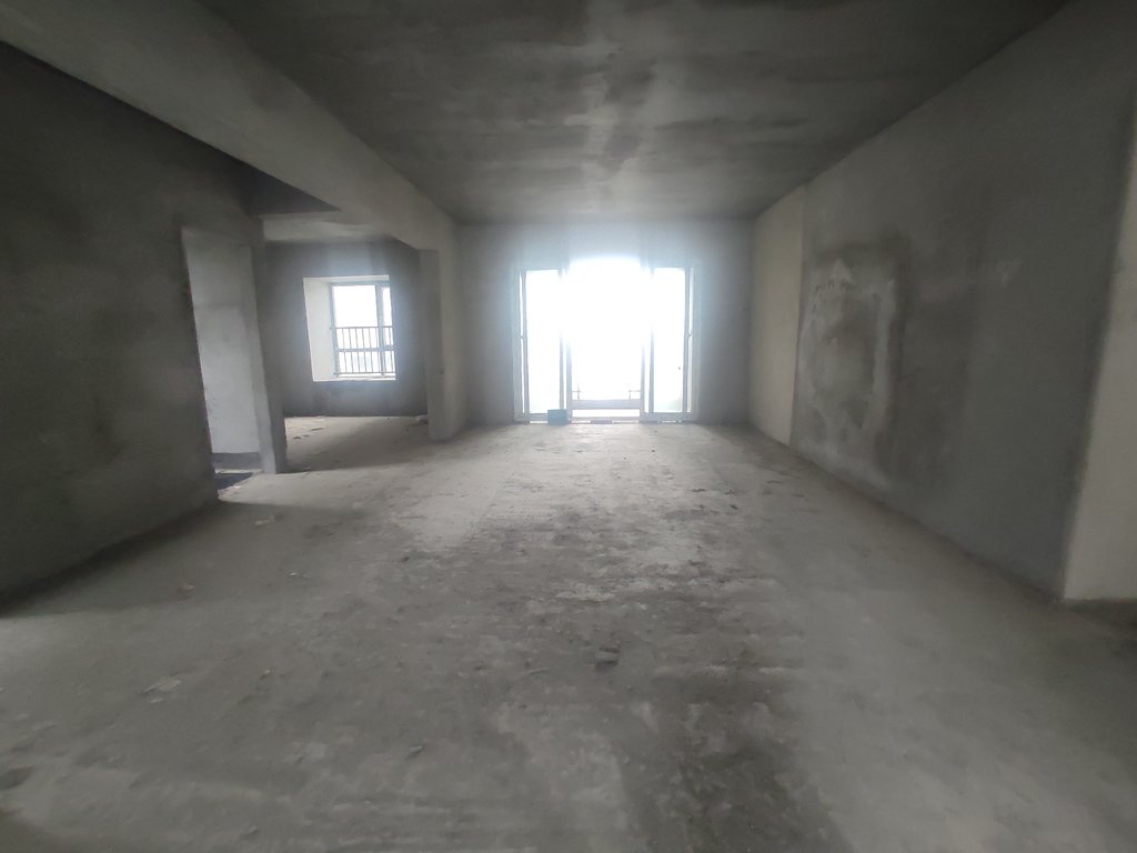 元泰未来城，毛坯三房C区诚意出售！