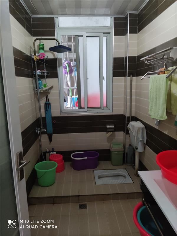 骏马雅苑，步梯二楼，精装三房，楼层到位采光好，证满两年可按揭