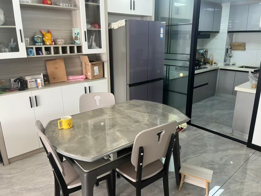 201，房东亏本急售，沔阳清华园，精装三房，23楼，九成新，好楼层，捡漏