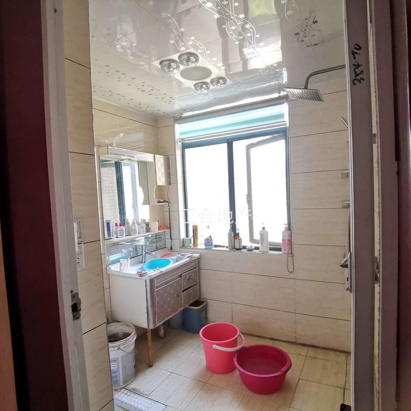 亏本出，新城壹号，小高层，精装三房，中间楼层，单价4700！