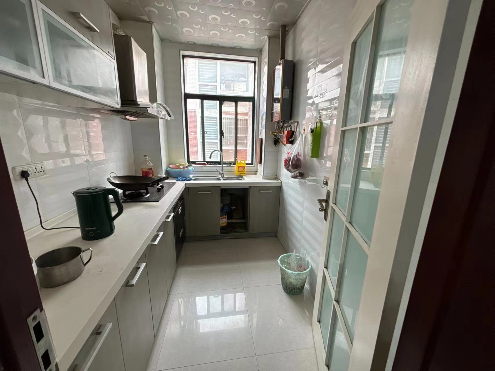 东城花园.精装三房两房.看房方便