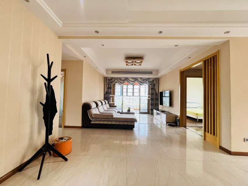 香格里拉，小高层，精装三房，好楼层，拎包入住，满五